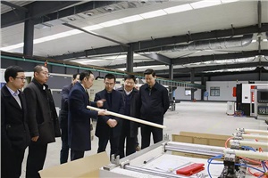 比亞迪股份有限公司副總裁劉煥明、株洲市高新區(qū)管委會(huì)副主任馬立恒、統(tǒng)戰(zhàn)部長(zhǎng)周玉智等領(lǐng)導(dǎo)一行蒞臨我司 指導(dǎo)工作